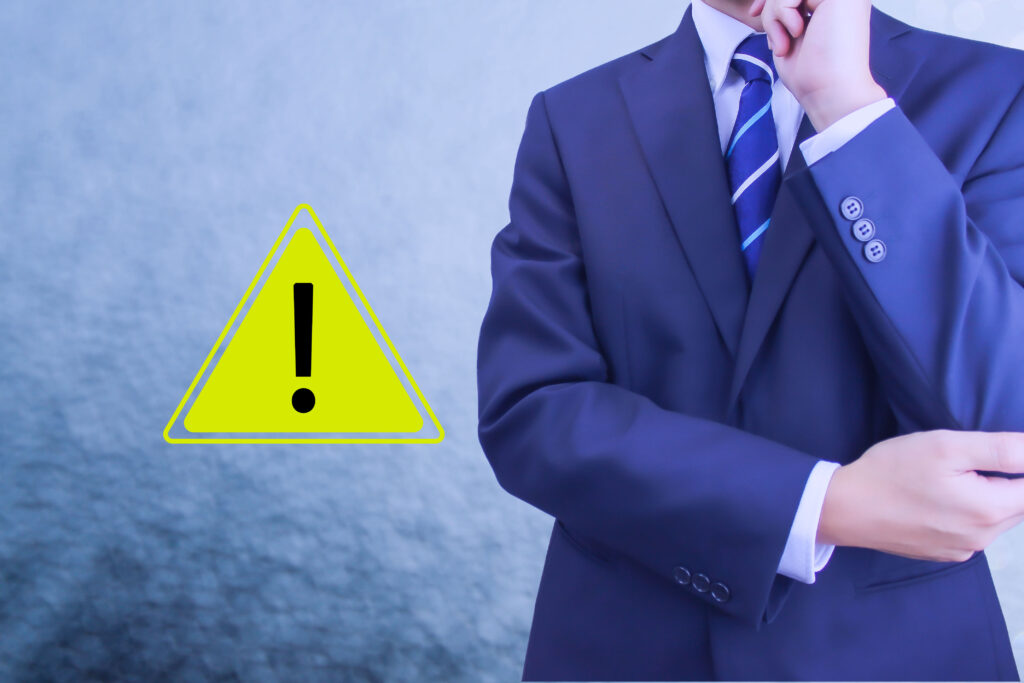 スーツのビジネスマンのビックリマーク