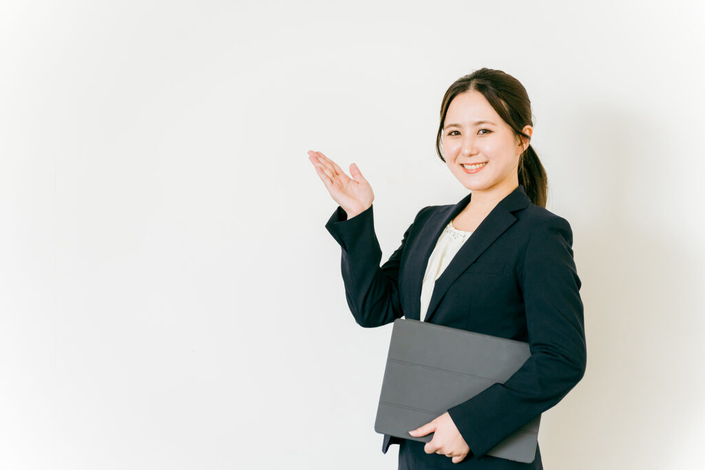 タブレット・PCを持つビジネスウーマン