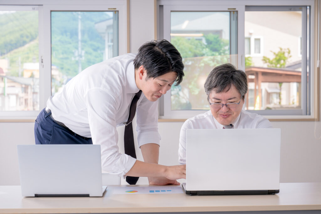 働くビジネスマン達