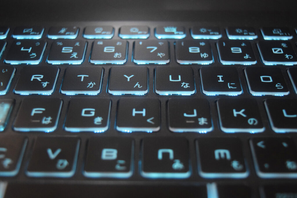 ゲーミングパソコンの光るキーボード