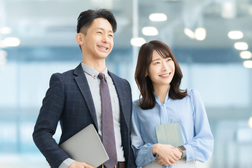 男女2人のビジネスチームワークイメージ