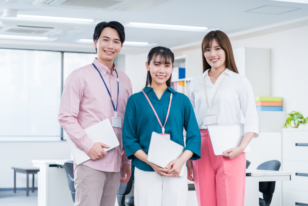 オフィスで働くビジネスマン