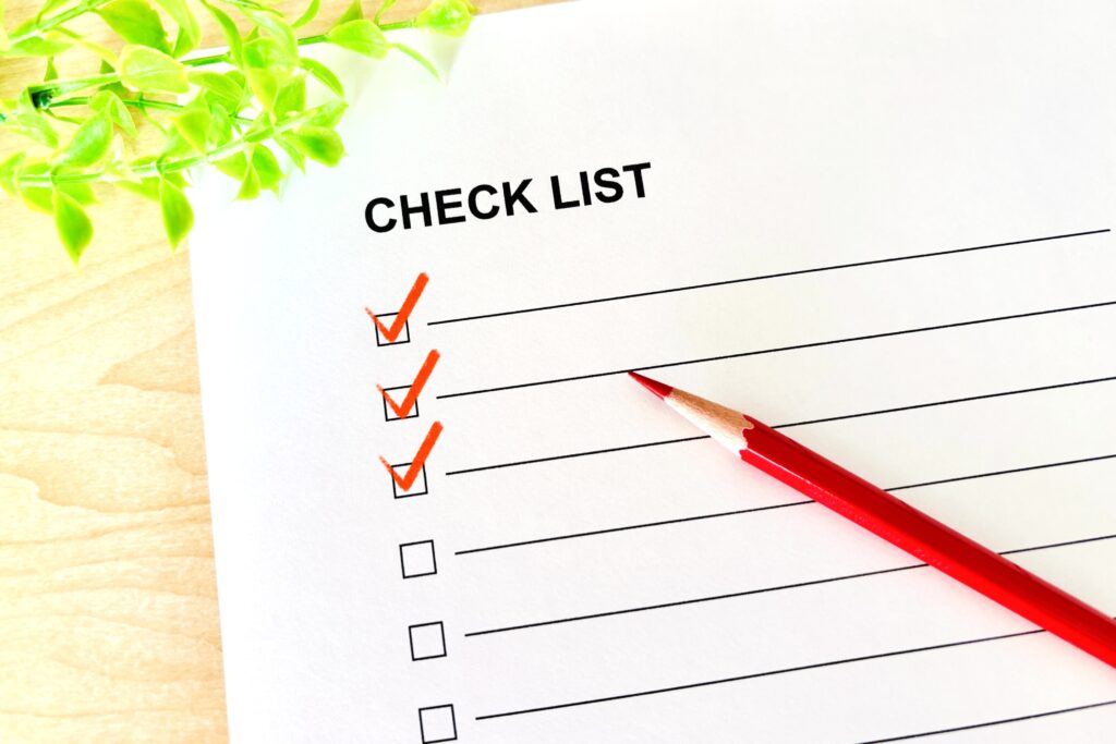 チェックリストと赤鉛筆