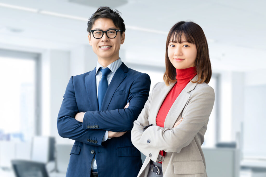 男女2人のビジネスチームワークイメージ