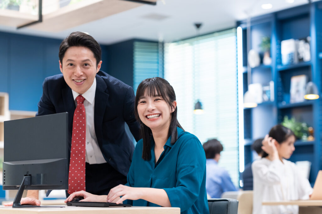 オフィスで働くビジネスマン