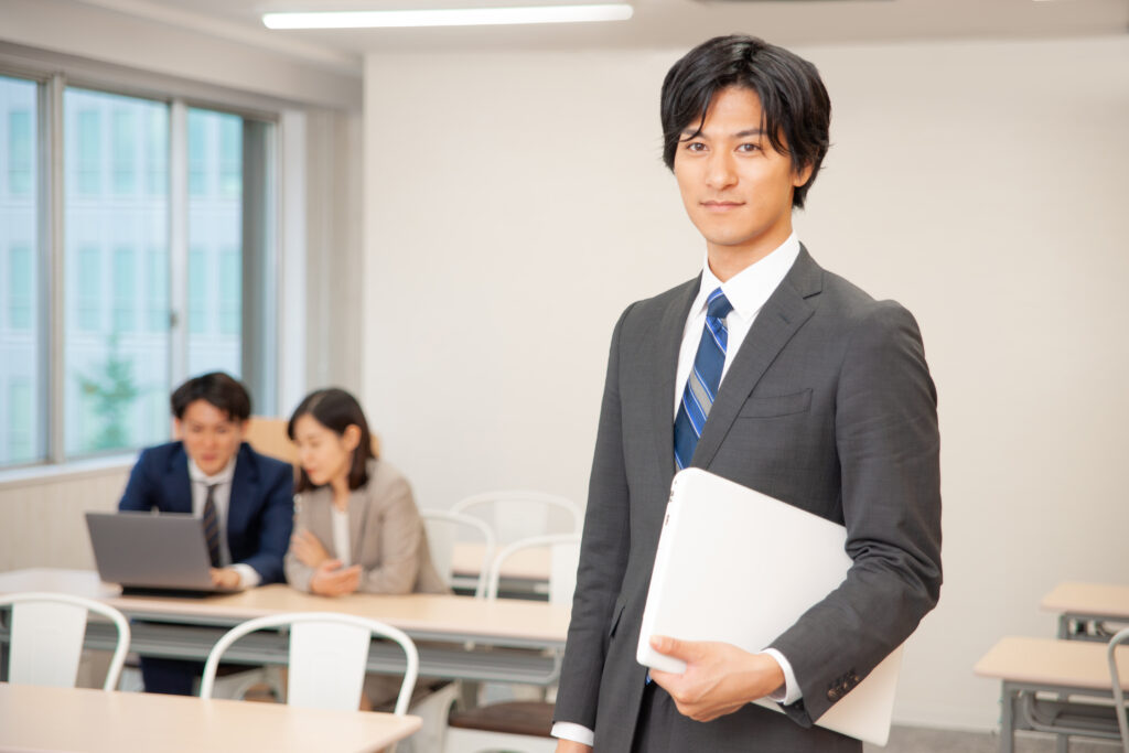 オフィスにいるビジネスマン