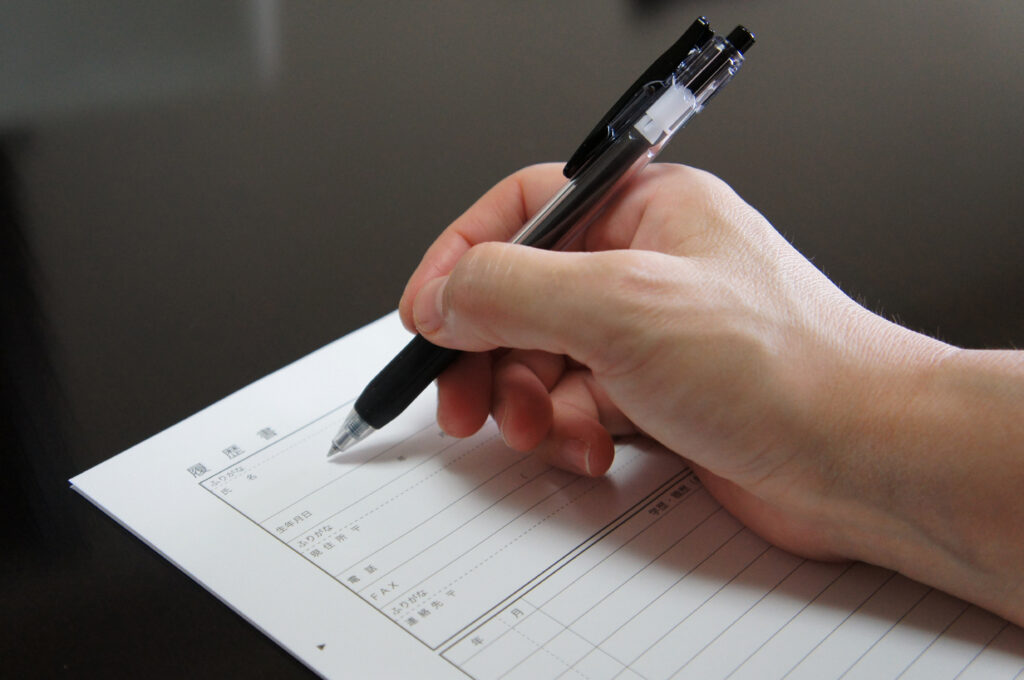 履歴書を書く手