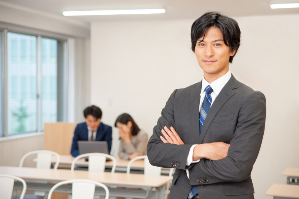 オフィスにいるビジネスマン