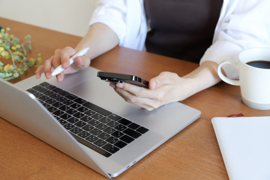 パソコンとスマートフォン